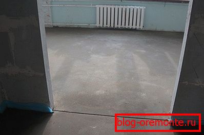 Der Estrich trocknet bei geschlossenen Fenstern