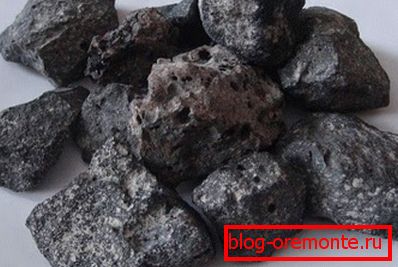 Es sieht aus wie zerquetschte metallurgische Schlacke. Es sieht aus wie zerquetschte metallurgische Schlacke.