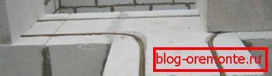 In der Ausgabe für Porenbeton müssen Sie eine Bewehrung hinzufügen, die mit Blöcken verbunden wird (Bild). In der Ausgabe für Porenbeton müssen Sie eine Bewehrung hinzufügen, die mit Blöcken verbunden wird (Bild).