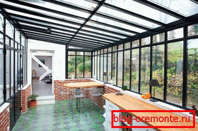 Veranda von durchscheinenden Strukturen