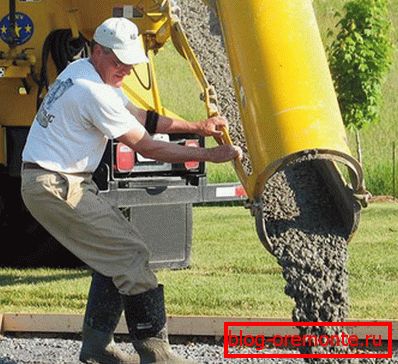 Die kleine Fraktion ist sichtbar - Bruchstein für Beton muss eine bestimmte Größe haben. Die kleine Fraktion ist sichtbar - Bruchstein für Beton muss eine bestimmte Größe haben.