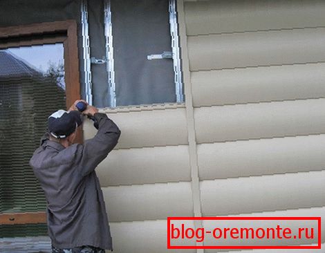 Vinyl Abstellgleis unter dem Blockhaus