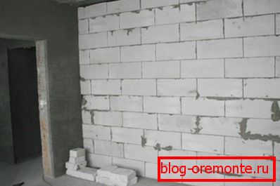 Innenwand aus Porenbetonblöcken Innenwand aus Porenbetonblöcken