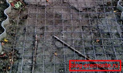 Wellenförmige Schalung, realisiert mit Hilfe von Schiefersegmenten Wellenförmige Schalung, realisiert mit Hilfe von Schiefersegmenten