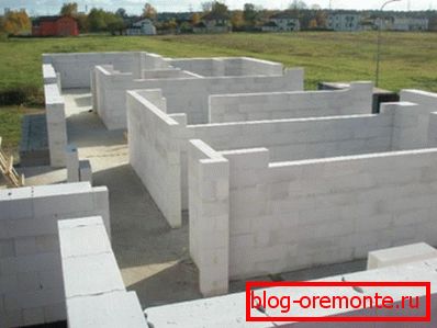 Der Bau von Wänden aus Porenbeton. Der Bau von Wänden aus Porenbeton.