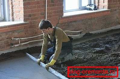 Das Befüllen des Bodens mit Beton in einem Privathaus ist eine verantwortungsvolle, aber erreichbare Angelegenheit. Das Befüllen des Bodens mit Beton in einem Privathaus ist eine verantwortungsvolle, aber erreichbare Angelegenheit.