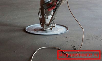 Eisen gefolgt von mechanisiertem Verfugen. Eisen gefolgt von mechanisiertem Verfugen.